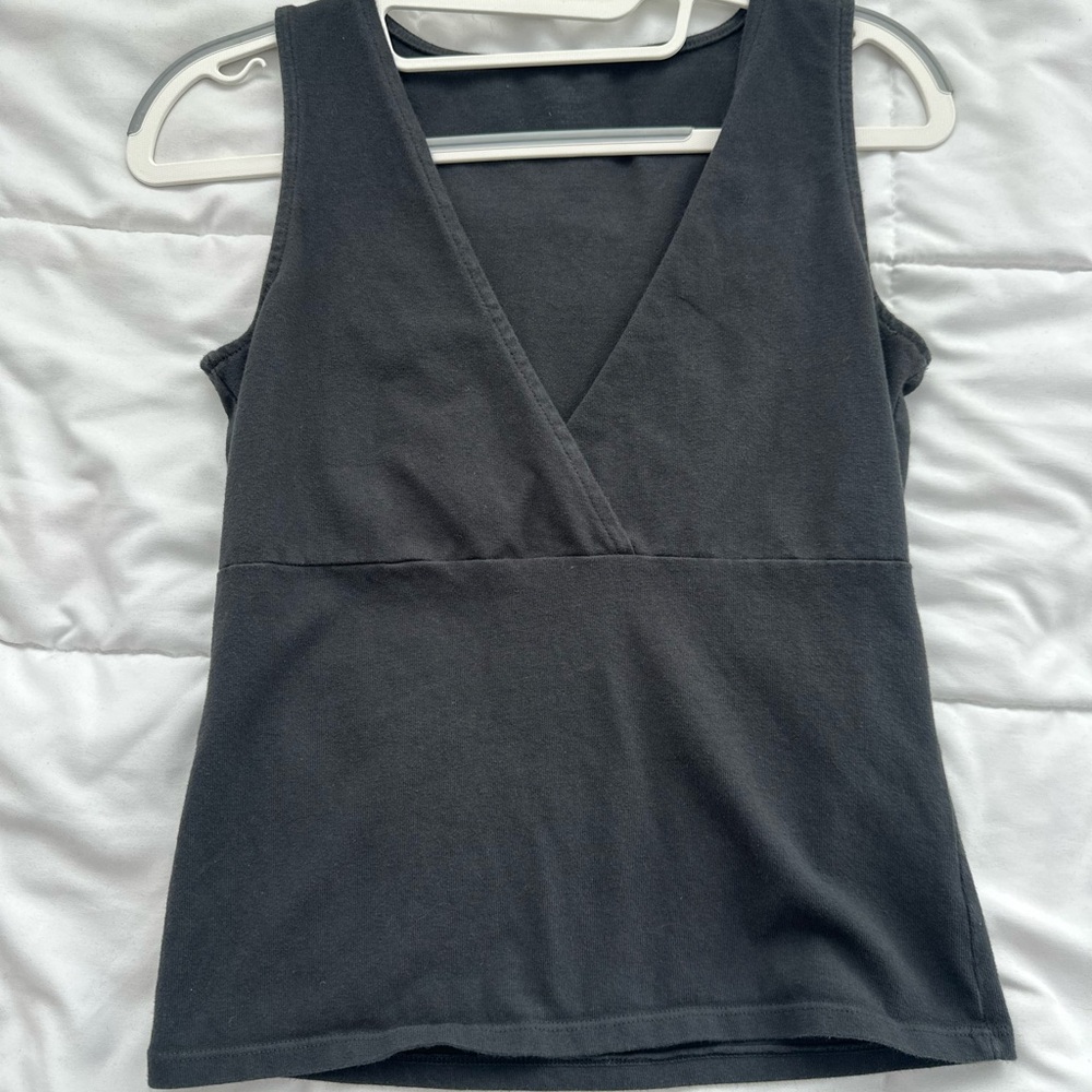 Brandy Melville V-Neck Sleeveless Tank Top